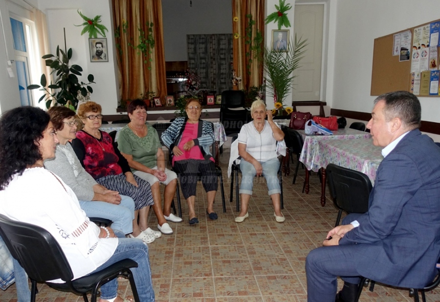 Кметът на Несебър Николай Димитров посети село Раковсково